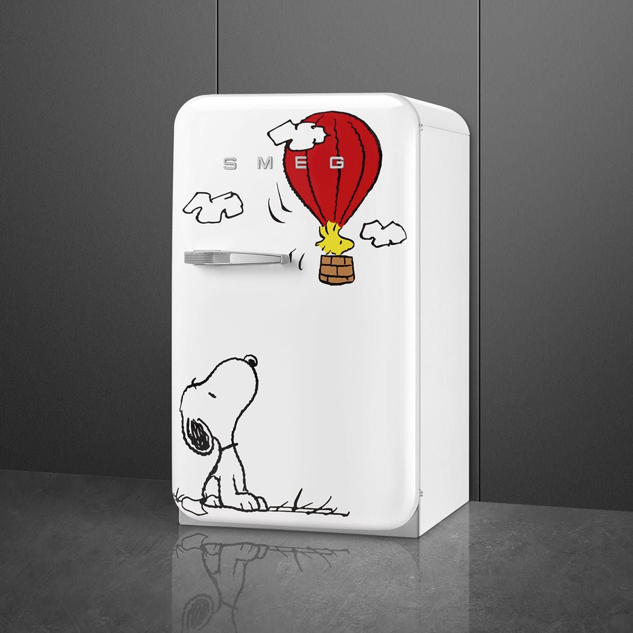 Frigider Smeg 50' Style Snoopy FAB10RDSN5 3