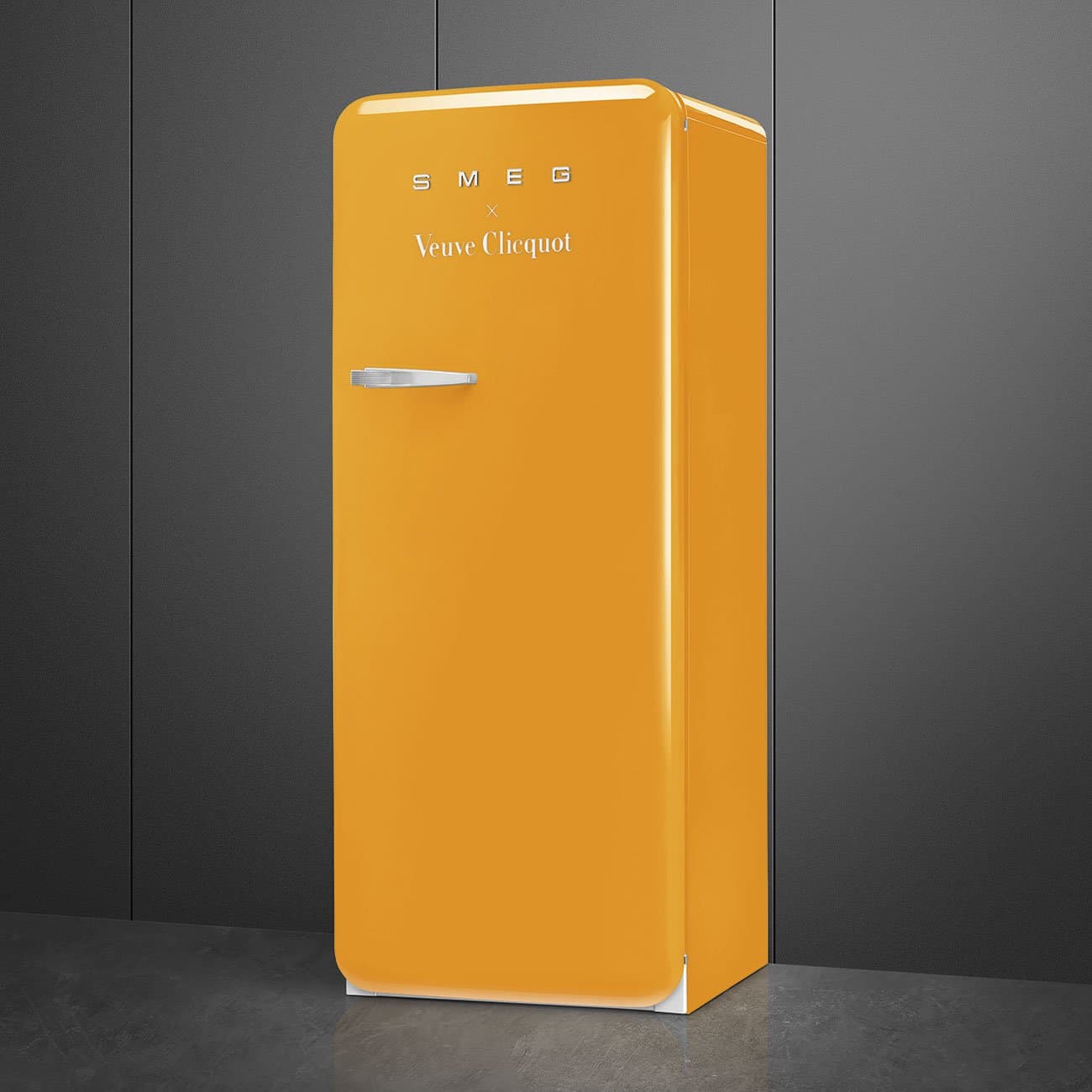 Frigider 50' Style Smeg & Veuve Cliquot FAB28RDYVC5 6