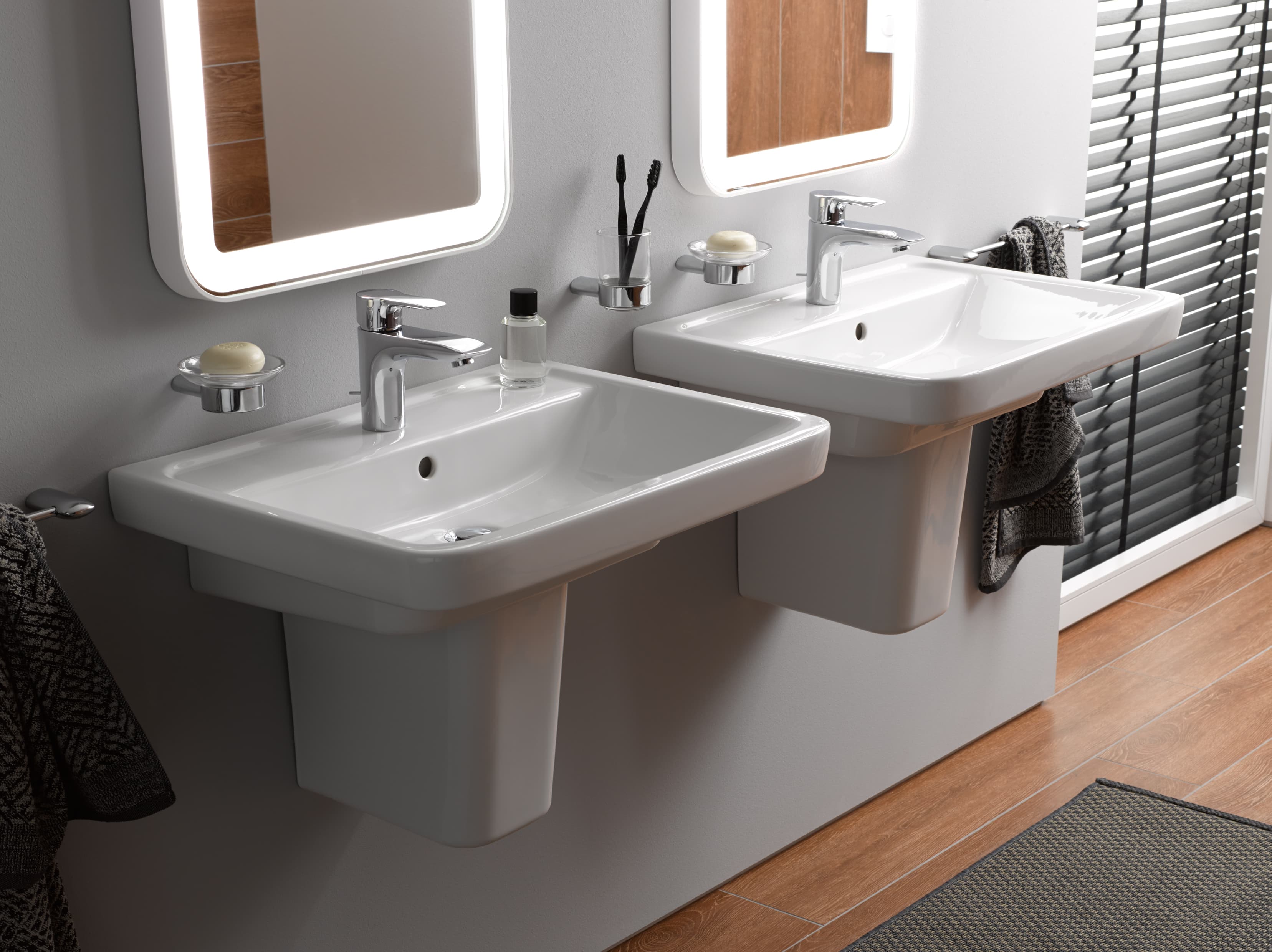 Lavoar CF 650 mm, cu orificiu robinet, cu preaplin 6